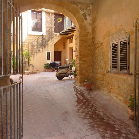 Corte Dei Greci Bed and Breakfast Αγκριτζέντο